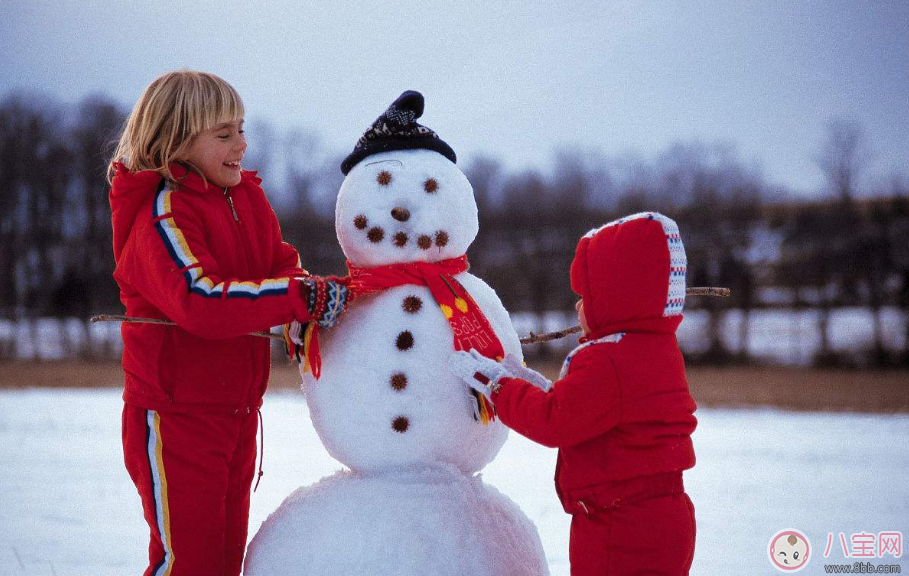 带孩子堆雪人发心情说说朋友圈  下雪带孩子堆雪人感言说说朋友圈