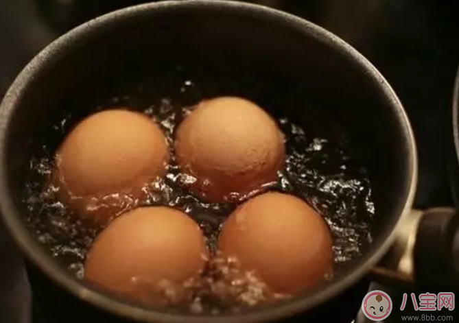 宝宝辅食鸡蛋过敏症状 宝宝吃鸡蛋辅食过敏怎么办